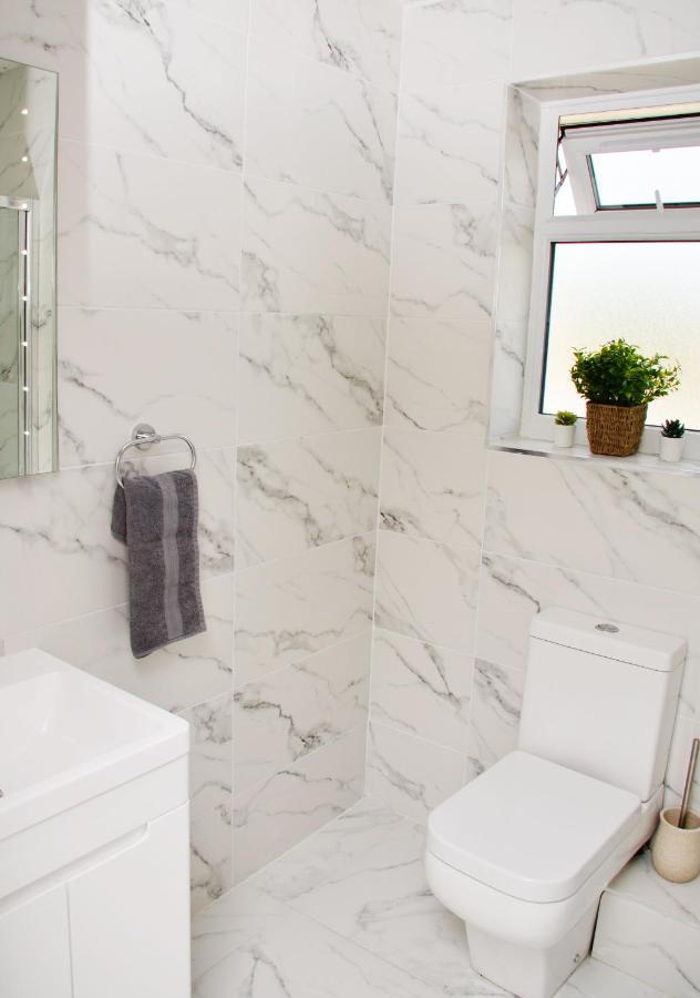 Sm Dreams Unlimited Serviced Accommodation- Stanwell-Staines-Heathrow Εξωτερικό φωτογραφία